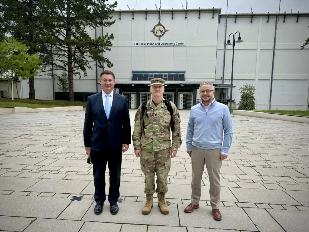 JS J2 team standing in front of USEUCOM HQ
